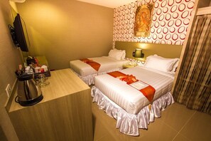 Standard Twin Room | Free minibar items, in-room safe, desk, blackout drapes