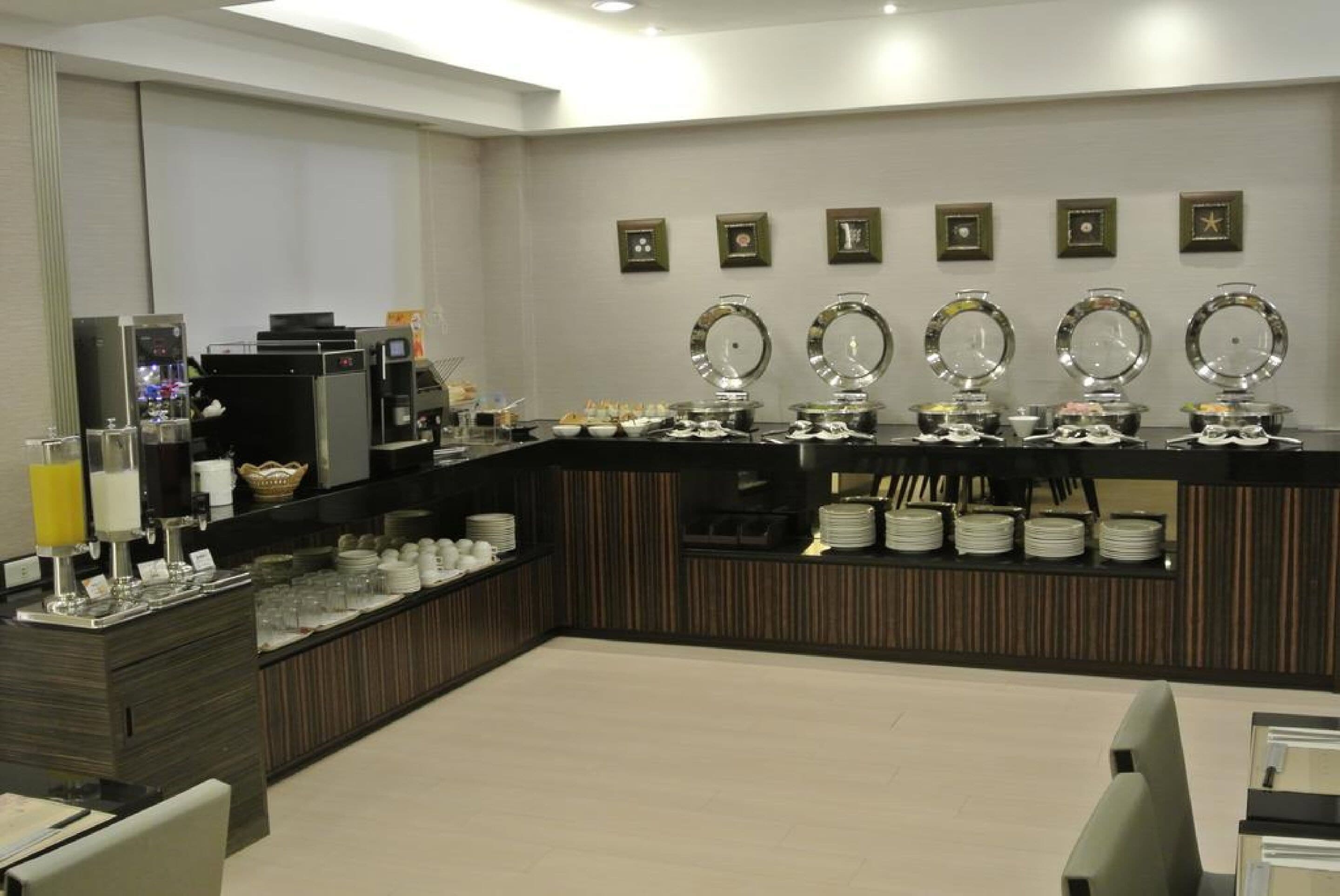 daily self-service breakfast (twd 420 per person)