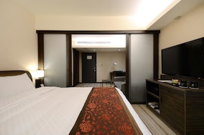 Suite | Premium bedding, in-room safe, desk, soundproofing - K Hotel - Taipei I (Taipei)