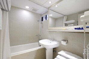 Business Room, 2 Twin Beds | Bathroom | Hair dryer, slippers, towels - K Hotel - Taipei I (Taipei)