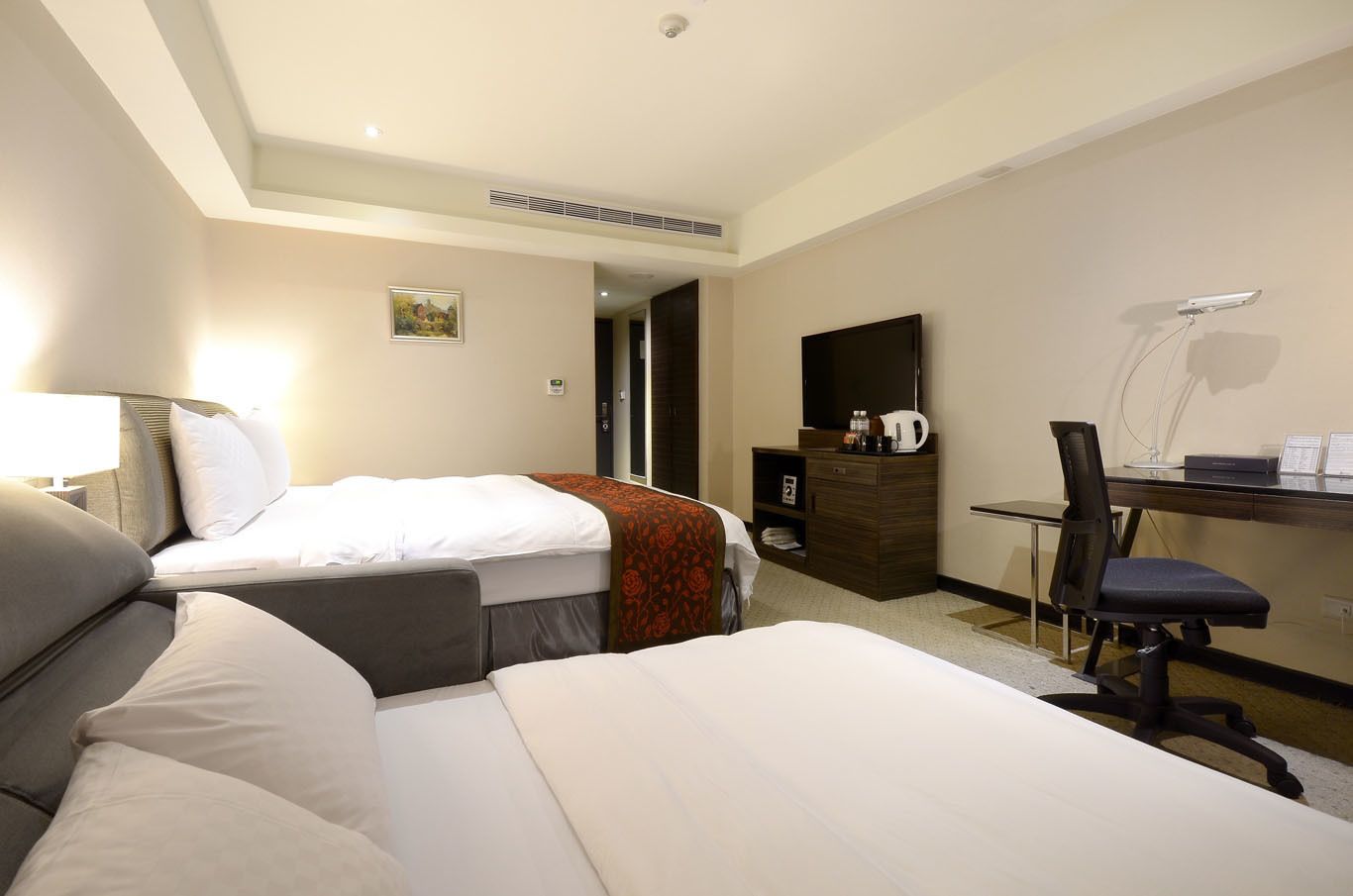 premium bedding, in-room safe, desk, soundproofing