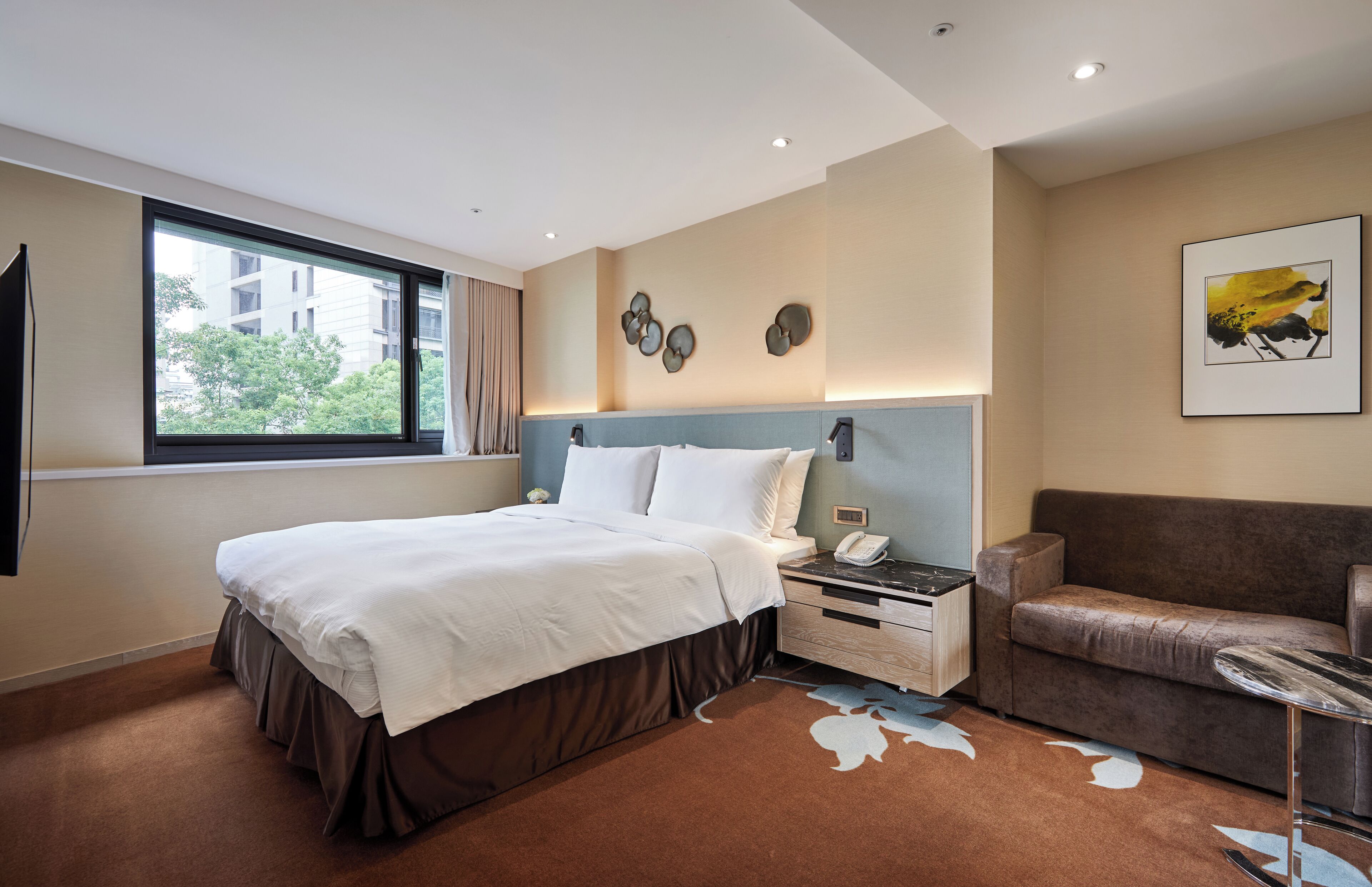 デザイン スイート | 高級寝具、セーフティボックス (室内)、デスク、防音設備