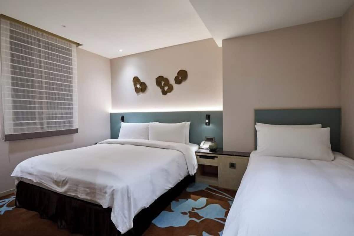 1 bedroom, premium bedding, in-room safe, desk