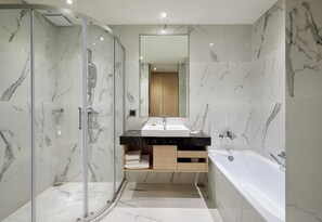 Hair dryer, slippers, towels - K Hotel - Taipei II (Taipei)