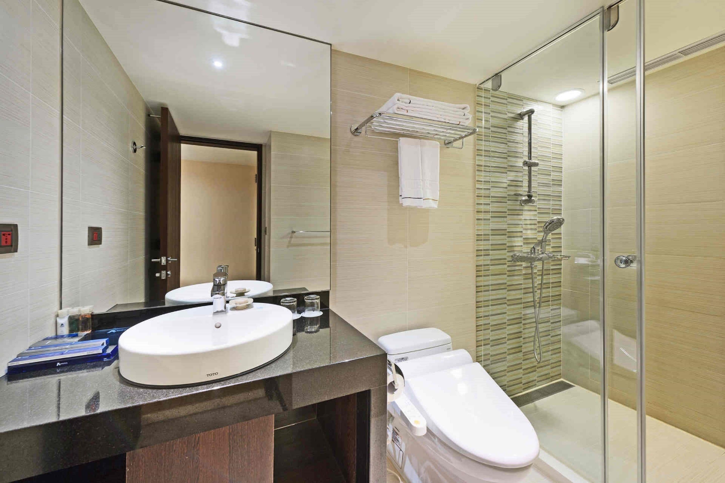 superior room, 2 single beds | bathroom | hair dryer, slippers, towels