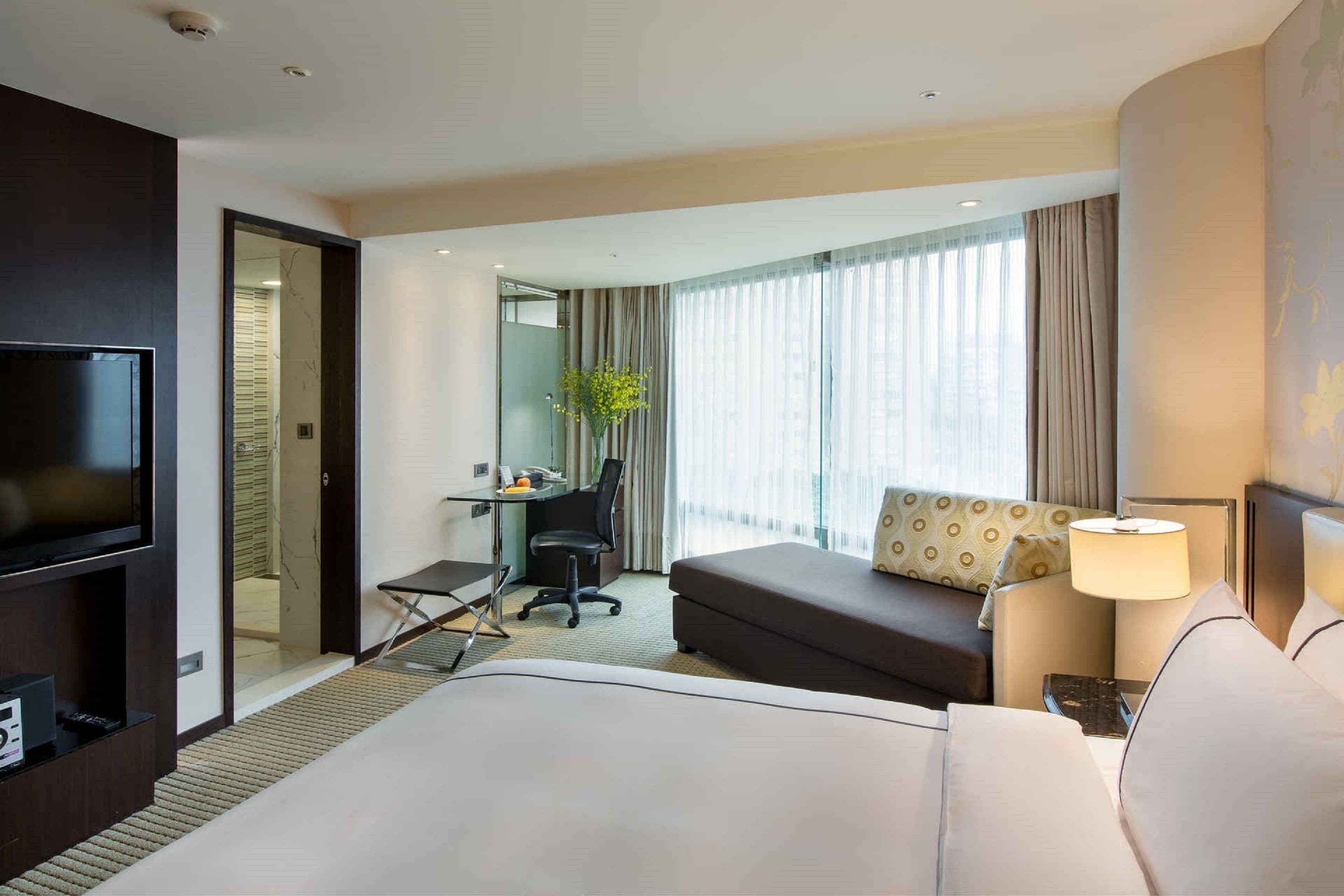 k deluxe double room | 1 bedroom, in-room safe, desk, blackout curtains