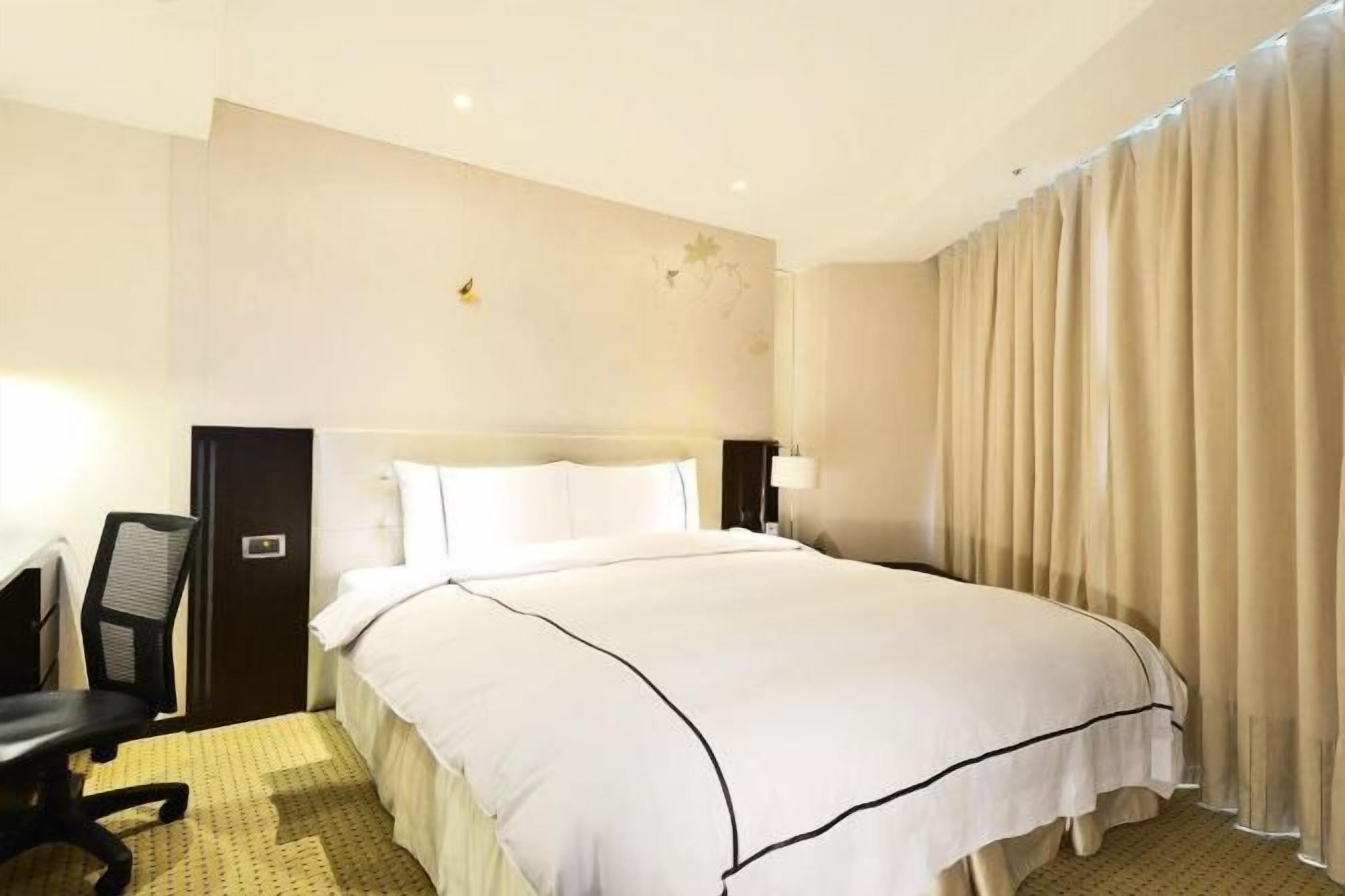 In-room safe, desk, blackout drapes, soundproofing