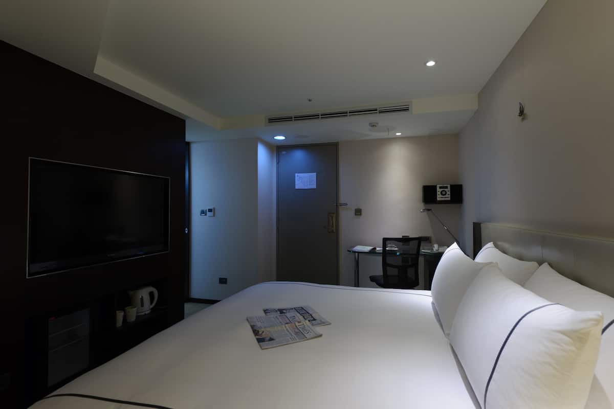 Deluxe Room, 1 Double Bed | 1 bedroom, in-room safe, desk, blackout drapes