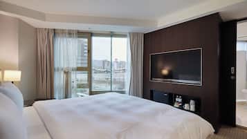 Deluxe Room, 1 Double Bed | In-room safe, desk, blackout drapes, soundproofing