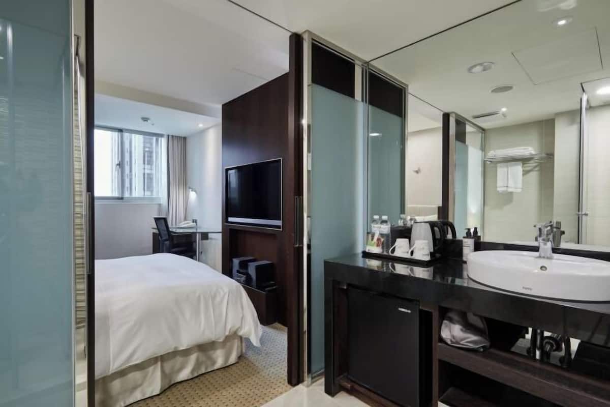 In-room safe, desk, blackout drapes, soundproofing