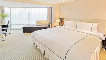 Phòng Deluxe | Két bảo mật tại phòng, bàn, màn/rèm cản sáng, phòng cách âm