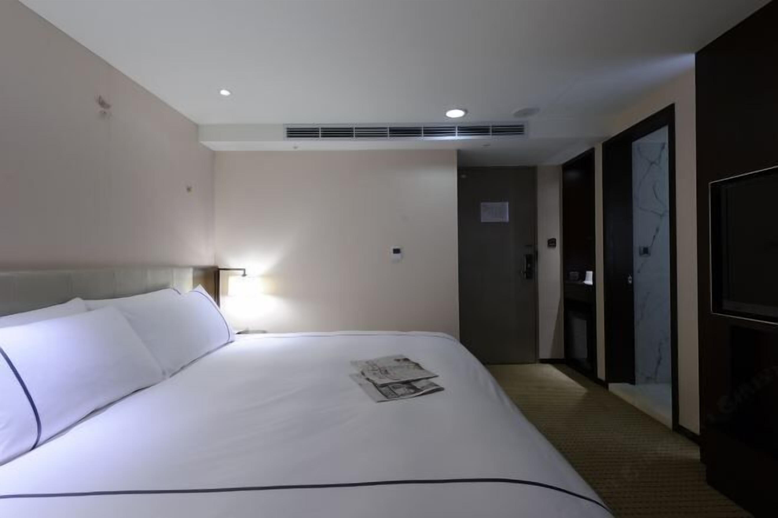 In-room safe, desk, blackout drapes, soundproofing