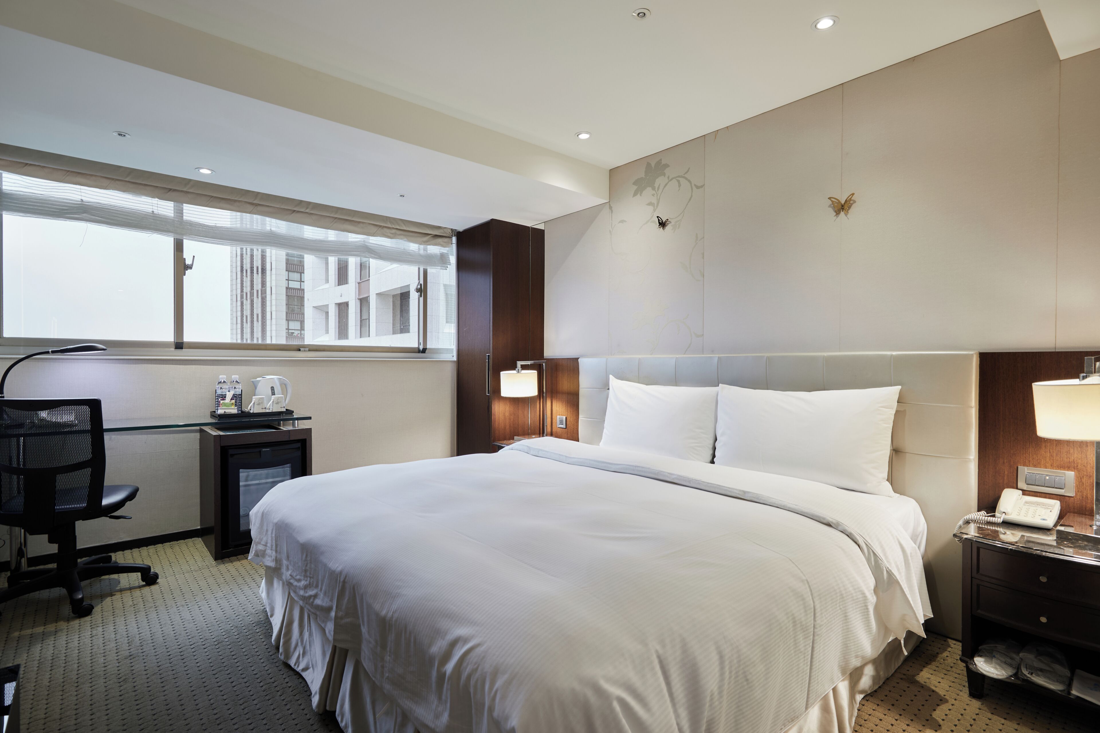 Superior Room, 1 Double Bed | In-room safe, desk, blackout curtains, soundproofing