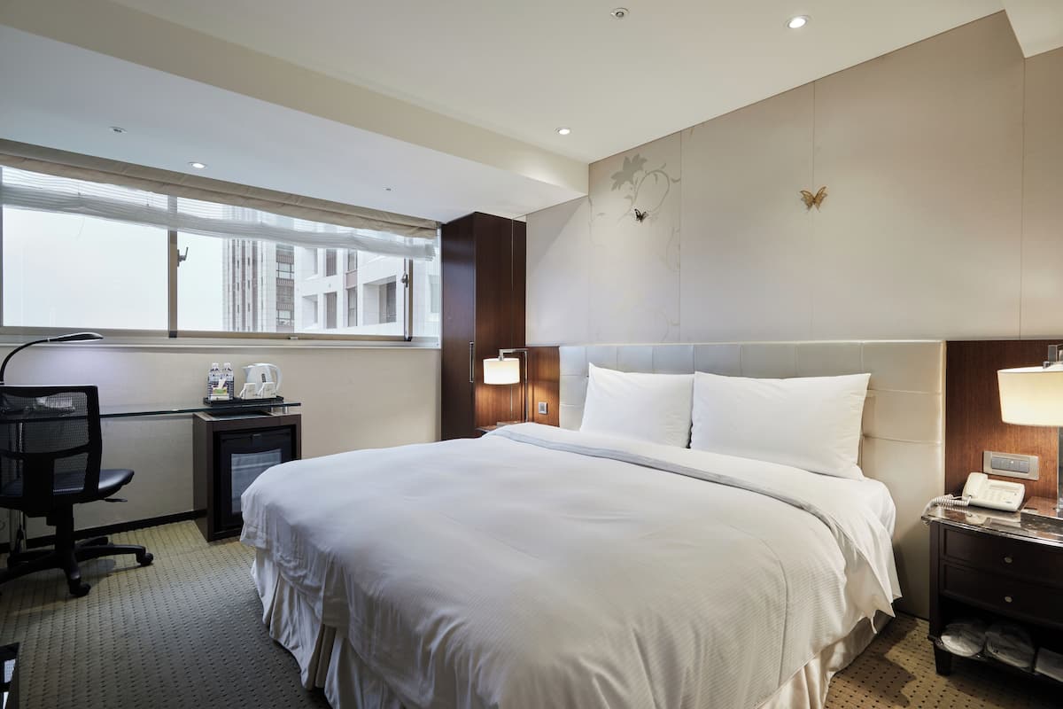 Superior Room, 1 Double Bed | In-room safe, desk, blackout drapes, soundproofing