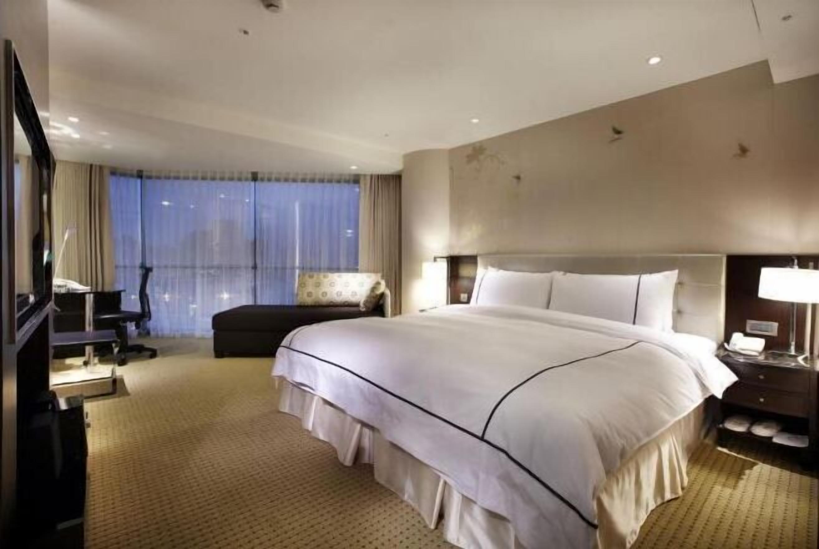 In-room safe, desk, blackout drapes, soundproofing