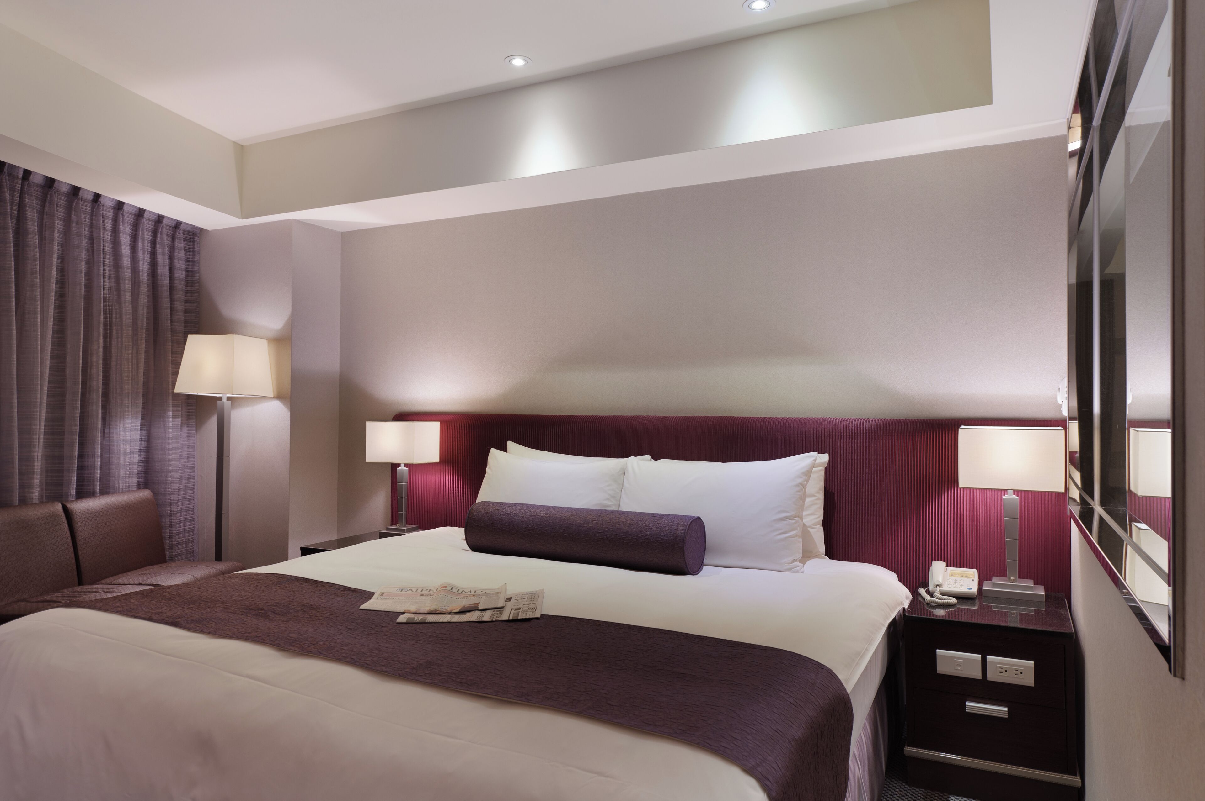 executive triple room, 1 queen bed with sofa bed | 1 bedroom, premium bedding, in-room safe, desk