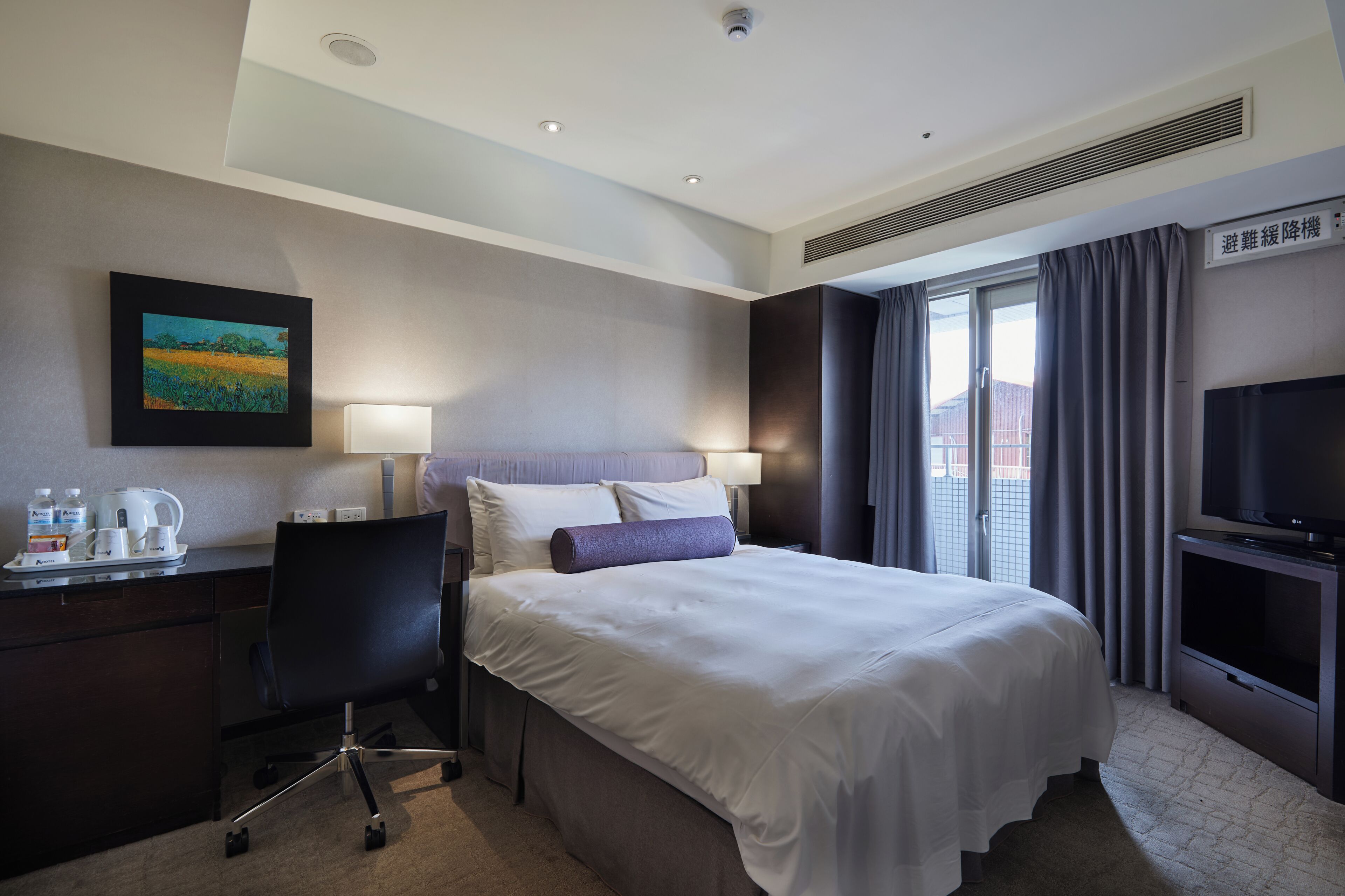 Premium bedding, in-room safe, desk, blackout curtains