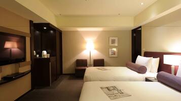 Executive Twin Room | 1 bedroom, premium bedding, in-room safe, desk