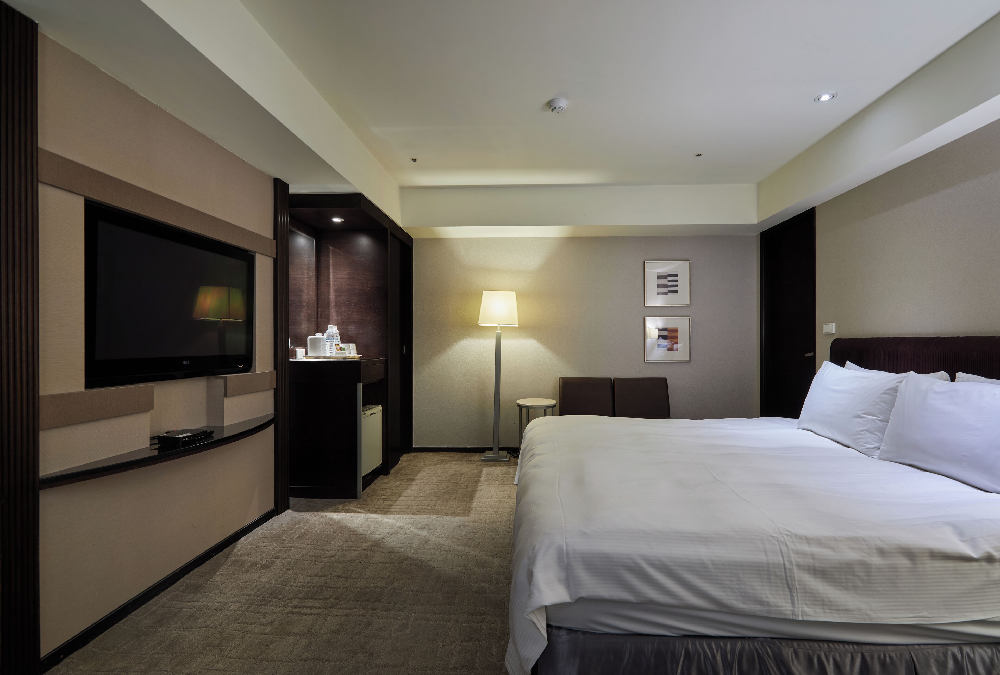 Premium bedding, in-room safe, desk, blackout curtains