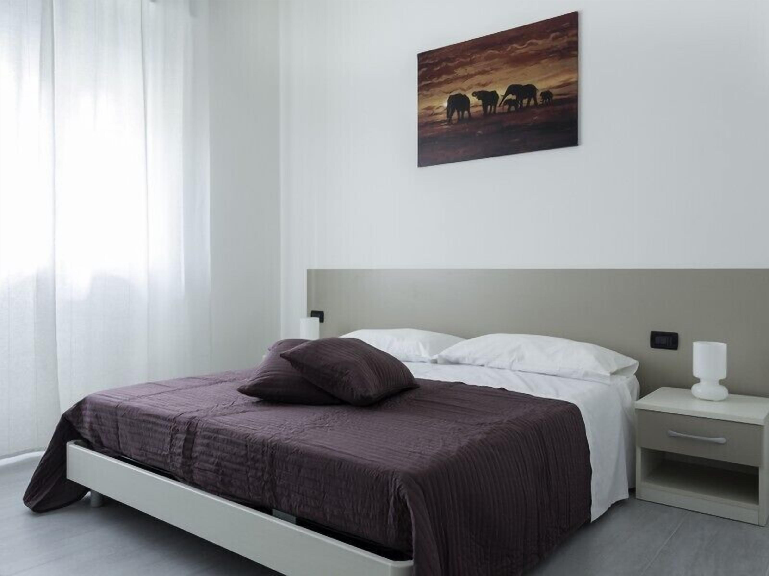 Standard-Doppelzimmer | Zimmersafe, Schreibtisch, kostenloses WLAN, Bettwäsche