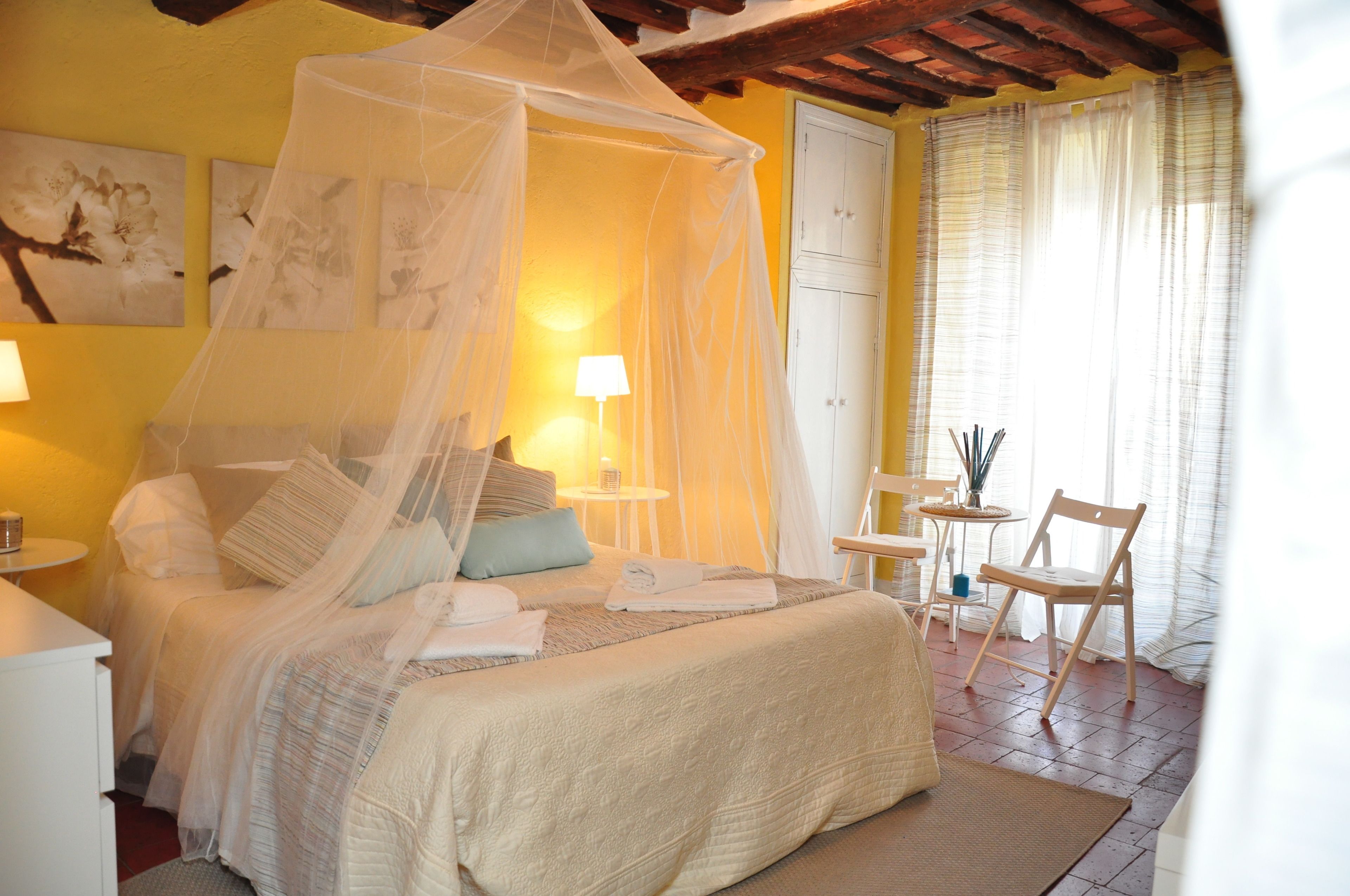 Cots/infant beds, rollaway beds, free WiFi