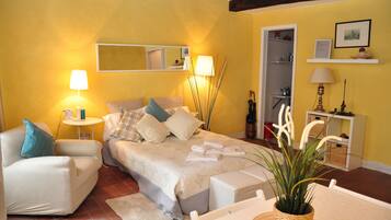 Cribs/infant beds, rollaway beds, free WiFi