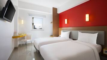 Smart Room Twin | In-room safe, desk, free WiFi, bed sheets