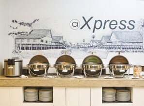 Breakfast, lunch, dinner served; Indonesian cuisine 