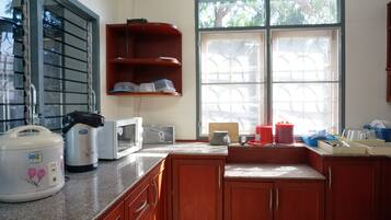 Family House, 3 Bedrooms | Private kitchen | Full-sized fridge, microwave, dishwasher, cookware/dishes/utensils