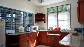 Family House, 3 Bedrooms | Private kitchen | Full-sized fridge, microwave, dishwasher, cookware/dishes/utensils