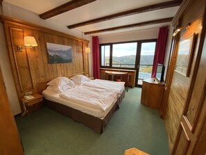 Habitación con 2 camas individuales | Escritorio, insonorización, cunas gratuitas y wifi gratis