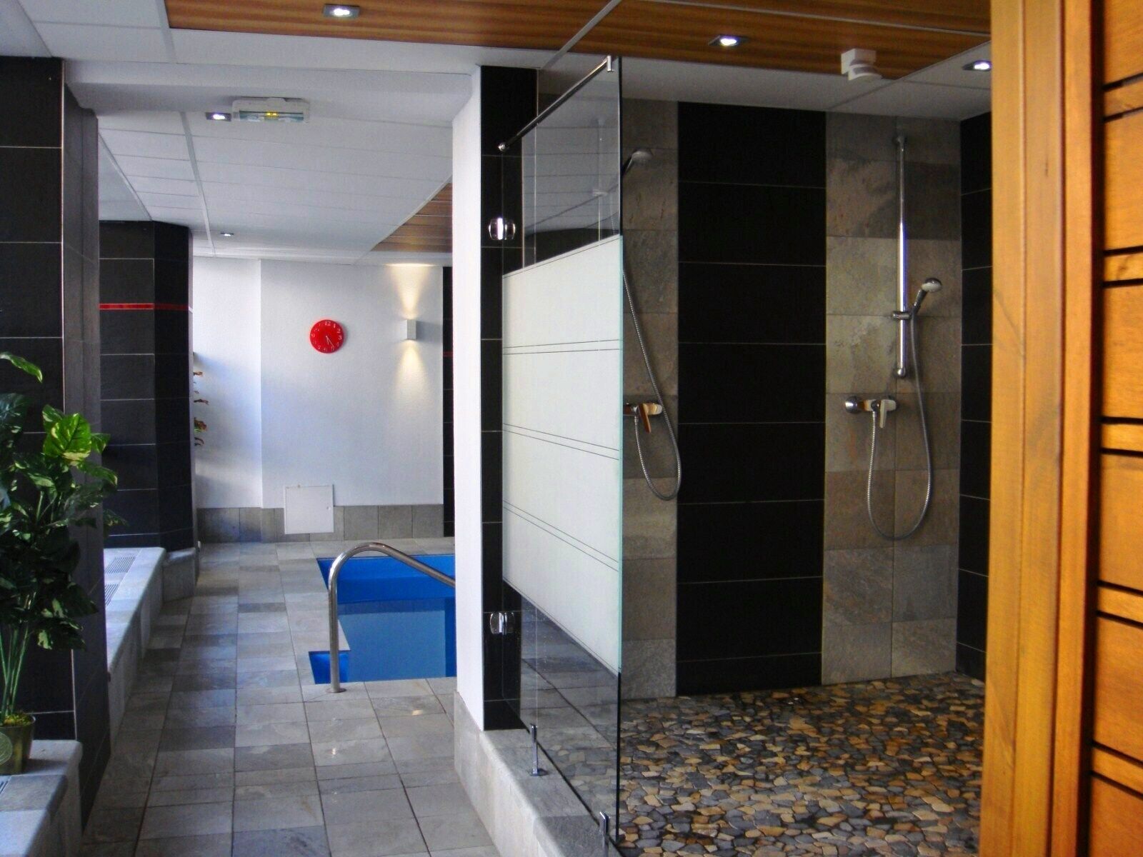 couples treatment room(s), body treatments, body scrubs, facials