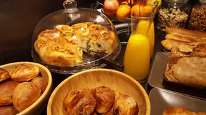Daily buffet breakfast for a fee