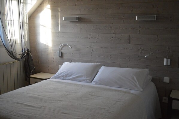 Standard Double Room | Desk, soundproofing, free WiFi