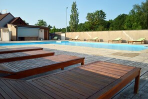 Seasonal outdoor pool