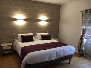 Standard Double Room - Ici M'aime Hôtel Restaurant (Rouvray)