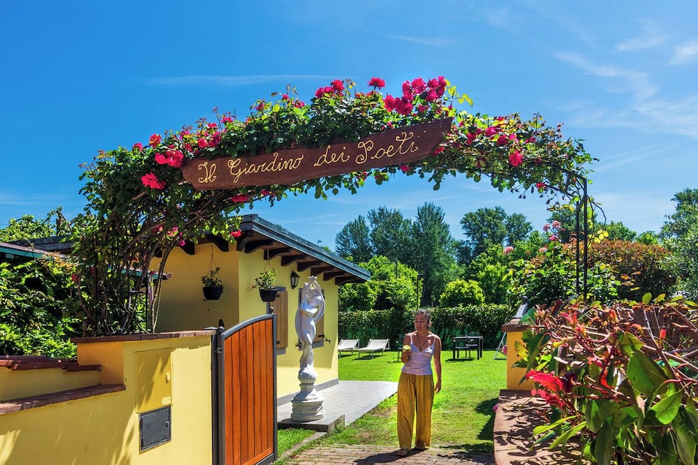 B&B Il Giardino dei Poeti and Apartaments
