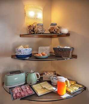 Free daily buffet breakfast - B&B Il Giardino dei Poeti and Apartaments (Lucca)