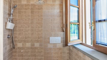 Deluxe Double Room | Bathroom