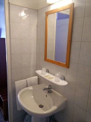 Chambre Double Standard, 1 lit double | Salle de bain