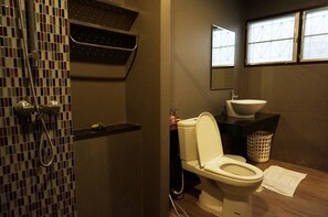 Ducha, artículos de higiene personal gratuitos y secador de pelo