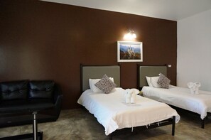 Minibar, in-room safe, desk, free cribs/infant beds - N.P. House Hua Hin (Hua Hin)