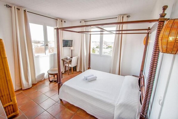 In-room safe, desk, iron/ironing board, free WiFi