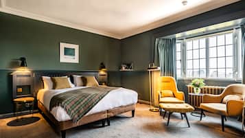 Standard-sviitti, 1 suuri parisänky, näköala puutarhaan | Yksilöllisesti sisustettu, työpöytä, silitysrauta/-lauta