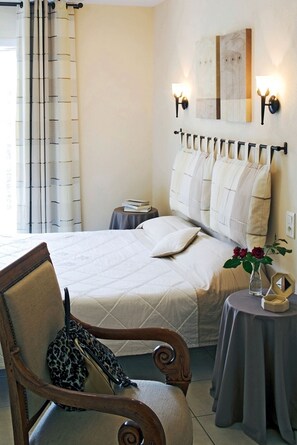 Chambre Double Grand Confort | Bureau, système d’insonorisation, accès au Wi-Fi (inclus)