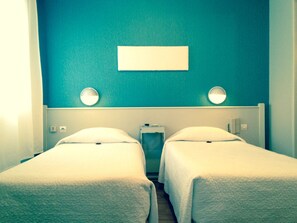Comfort Twin Room | Desk, soundproofing, free WiFi - Hotel l'Argentière (Melle)