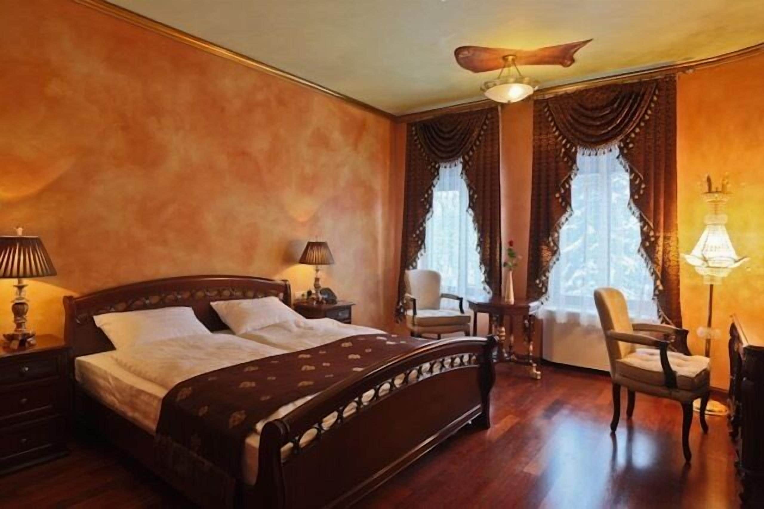 Presidential-Suite, 2 Schlafzimmer, Parkblick, Executive-Etage | Hochwertige Bettwaren, Minibar, Zimmersafe, Schreibtisch