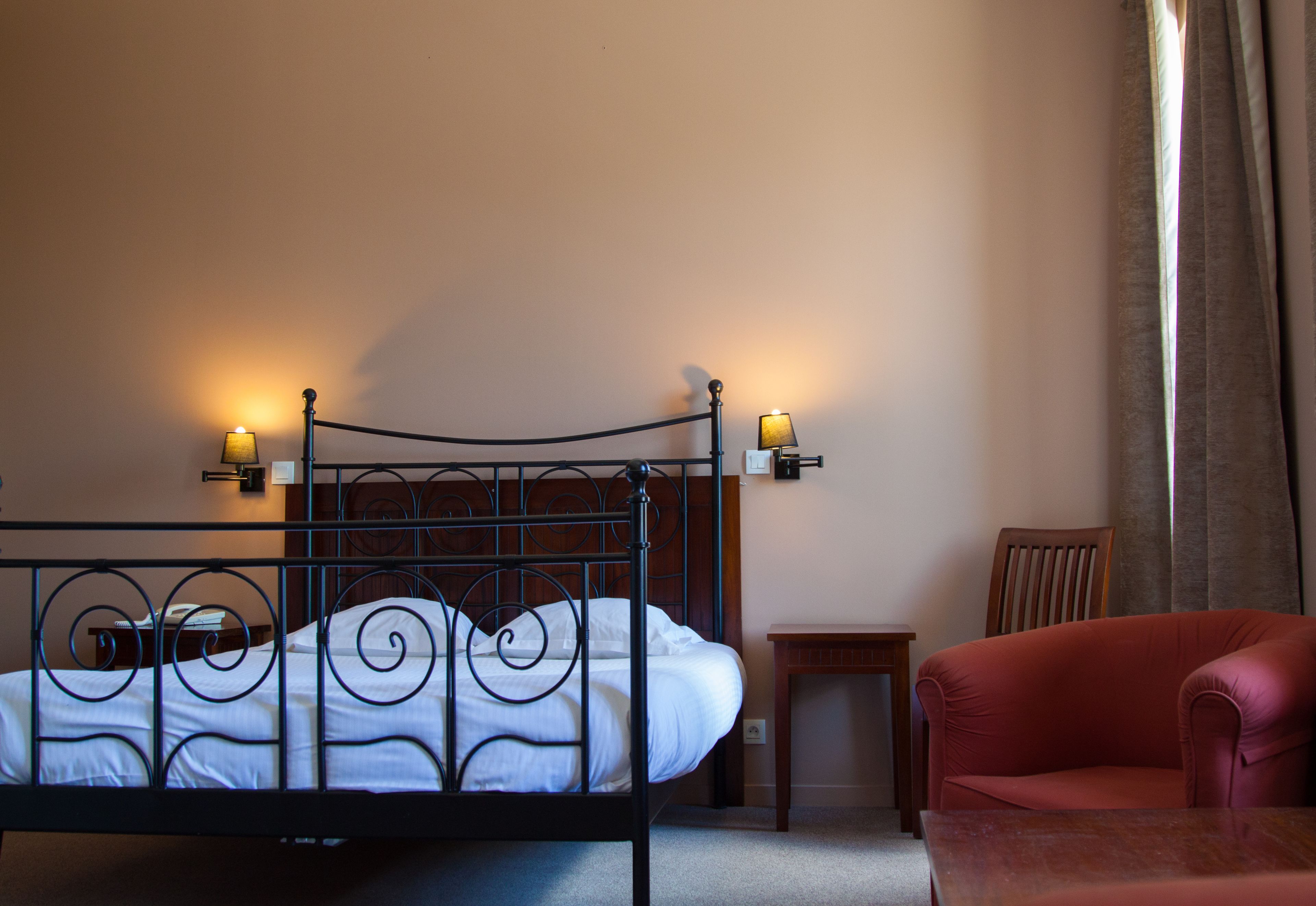 double room | minibar, in-room safe, individually decorated, individually furnished