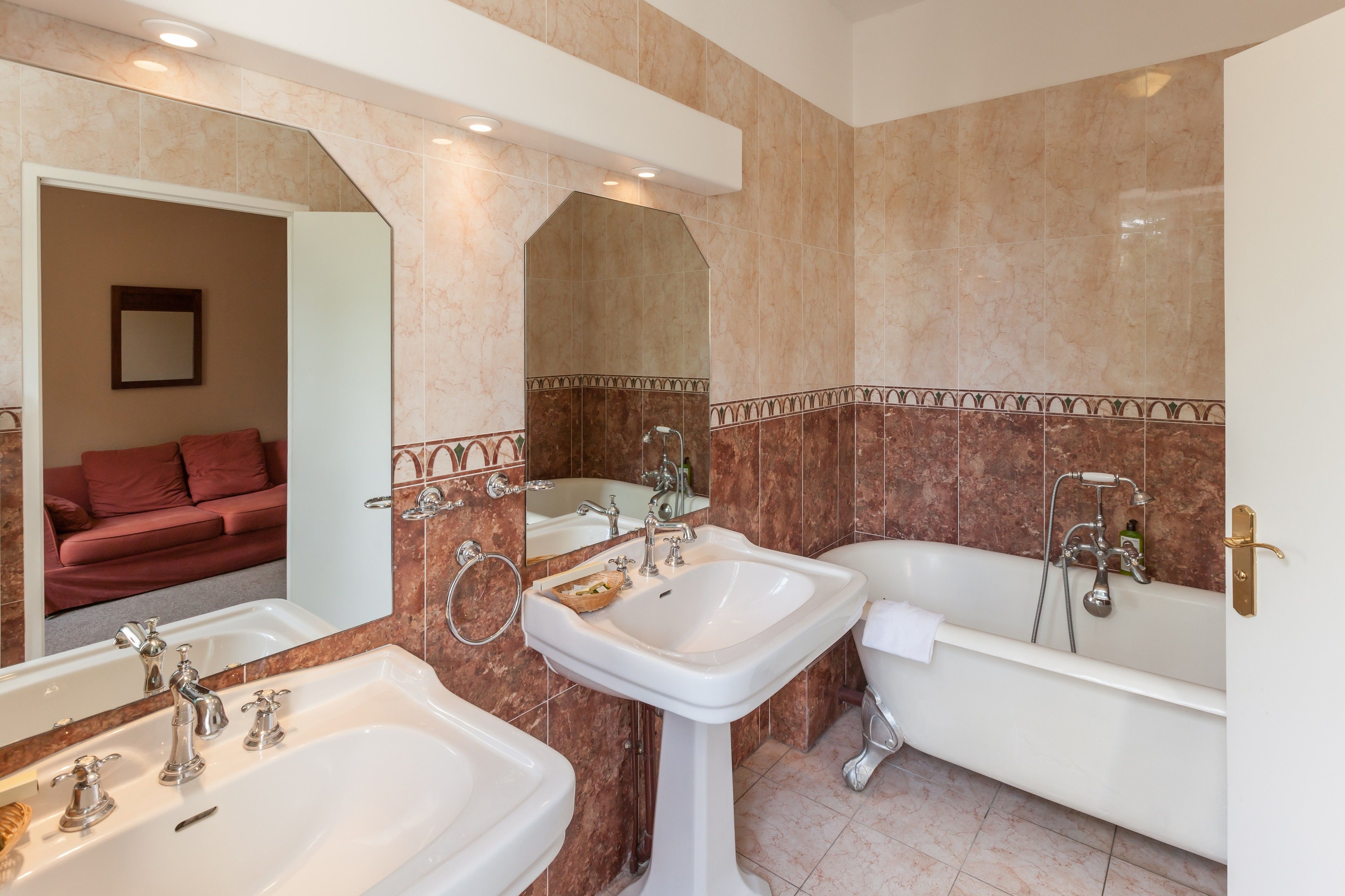 suite | bathroom | deep-soaking bathtub, free toiletries, hair dryer, towels