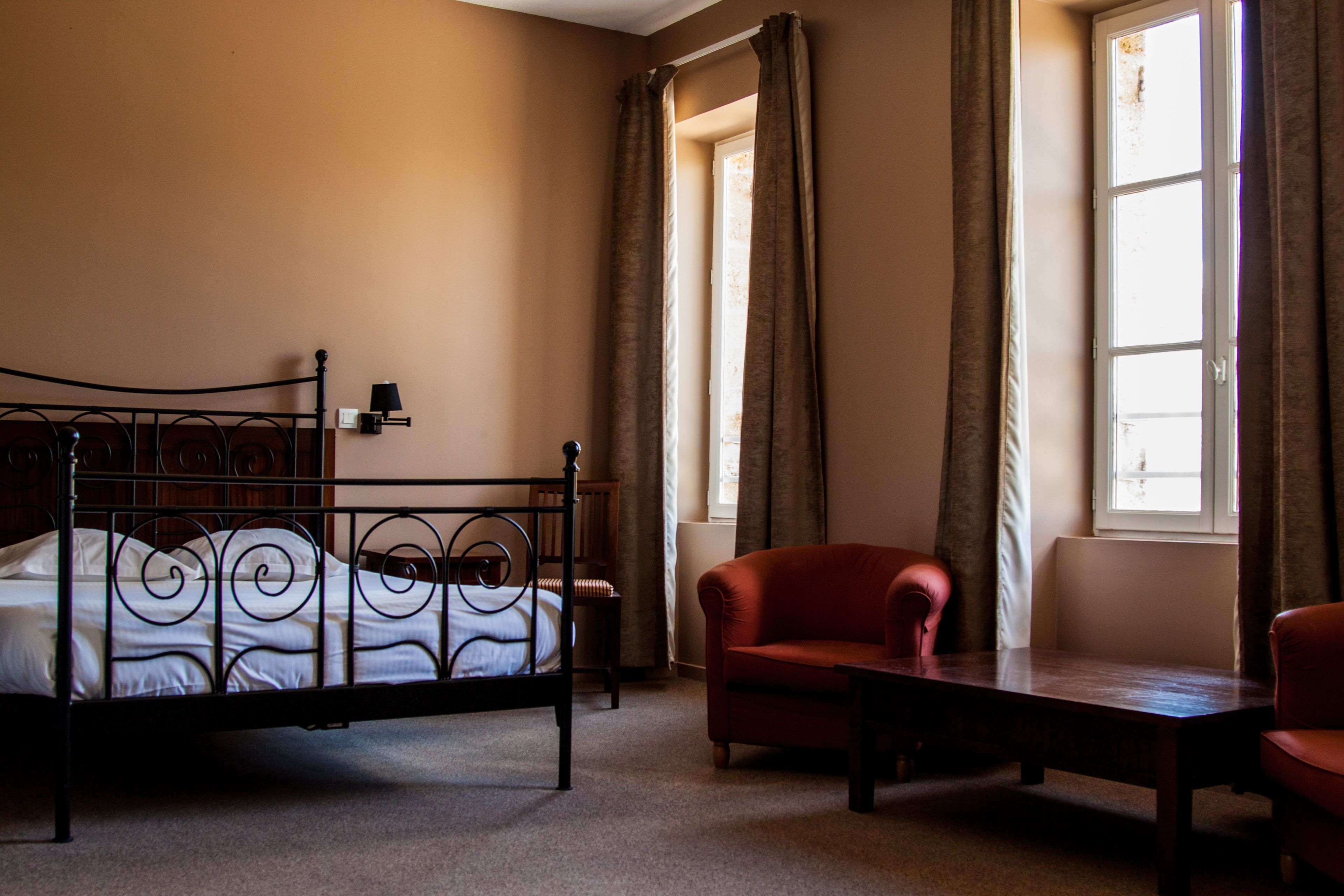 double room | minibar, in-room safe, individually decorated, individually furnished